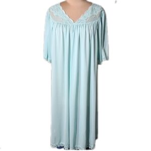 Shadowline Lace Trim Light Blue Nightgown. Size 1X.  Like New